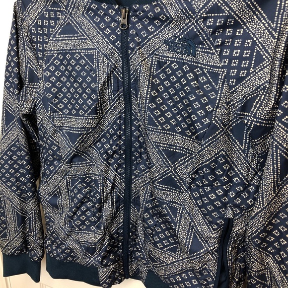 The North Face Bandana Print Bomber Jacket - Picture 4 of 9